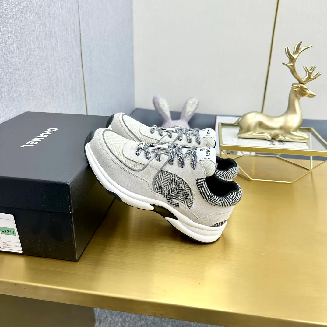 👟👟Ex-factory price 480👟👟 Women's Shoes Women's Clothing Chanel Chanel - 2023 Counter Top Casual Sports Shoes This classic design; the upper is electro-embroidered with a variety of techniques; the outsole is fashionable and sporty; it is unusual to incorporate a variety of color matching elements... The diversified mix and match is very beautiful and versatile, and can be used for leisure, fashion, sports and outdoor... ꫛꫀꪝ Go➫ Material: ❶The upper is made of: original imported mercerized velvet + double-layer breathable mesh ❷The inner lining is made of: the original imported breathable mesh ❸The outsole is based on: original T👟👟factory price U combination outsole. Counter boutique packaging complete set for women 35–41 and men 38-46